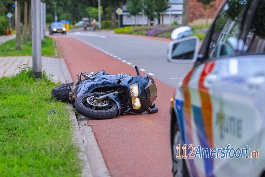 Motorrijder botst tegen lantaarnpaal na uitwijkmanoeuvre in #Amersfoort. 112Amersfoort.
