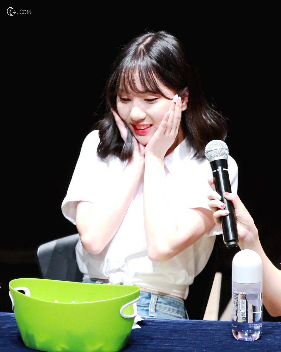 Today_eunha2's tweet photo. 170813 강남 팬싸인회 #여자친구 #은하 https://t.co/7N6qPG7oSA
