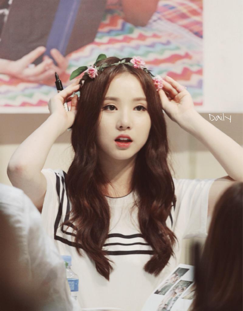 Today_eunha2's tweet photo. 150816 대구 팬싸인회 #여자친구 #은하 https://t.co/50yKURSD7O