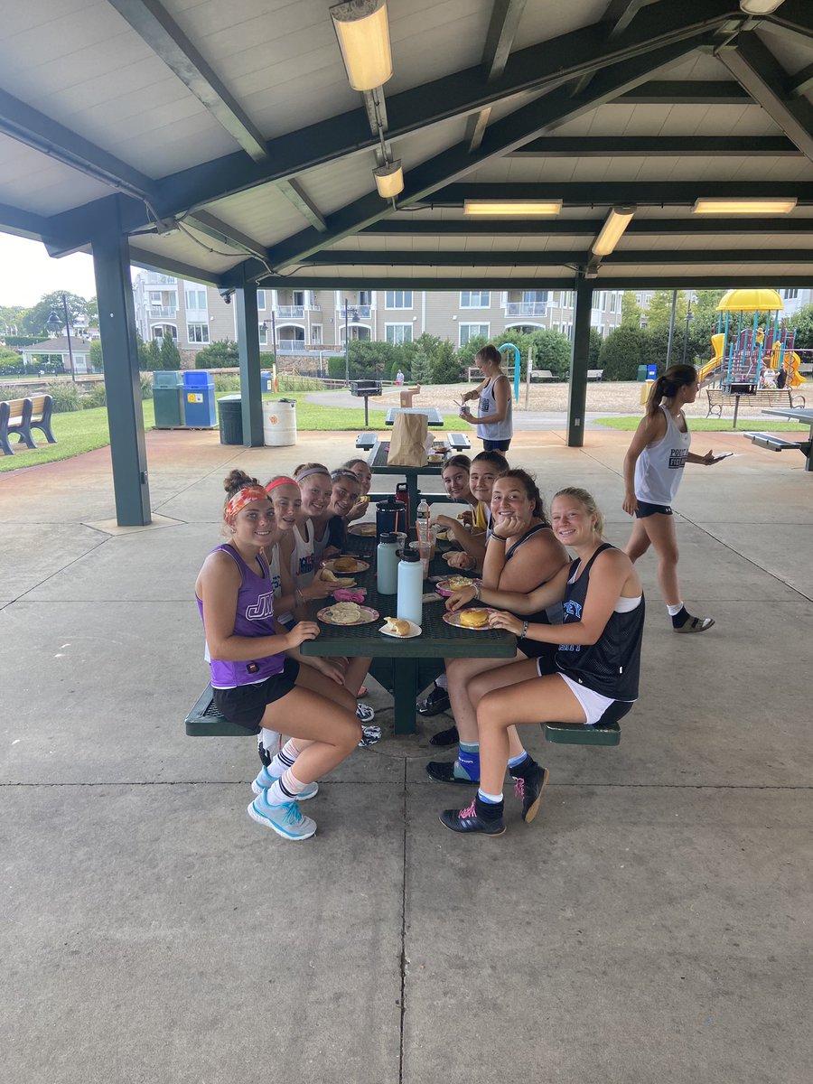 ptborofockey's tweet photo. Bagel Breakfast with our Besties๐ค๐ @CGoracy @sjohnson2607 #teambonding #dayonecomplete https://t.co/0tqV7inAzQ
