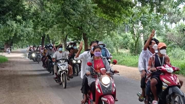 2021Revtweets's tweet photo. Protesters in Letpadaungtaung, Salingyi Township, Sagaing Division took to the street with motorbikes to uproot the Terrorists Military Regime.
#RecognizeNUG
#Aug16Coup
#WhatsHappeningInMyanmar https://t.co/y0rwazLYeS