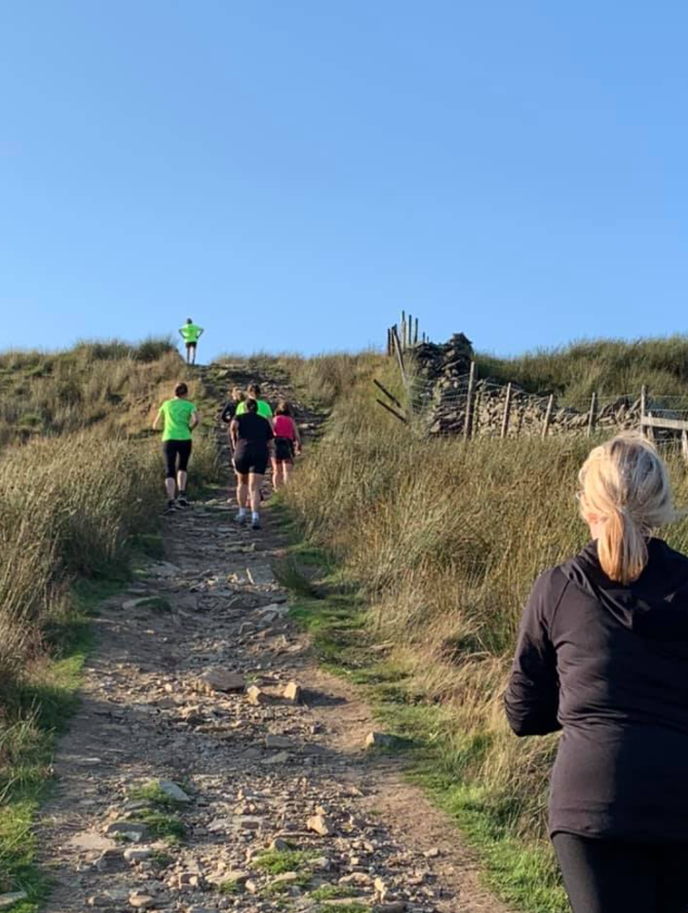 BurndenNew's tweet photo. just one of our great MONDAY night #awaydays training sessions mixing the new graduates with some of our intermediate group and other club members  heading towards #hordenstoops #SpitlersEdge and #GreatHillSubmit  #WestPennineMoors #Bolton https://t.co/ATQXEgGzUU