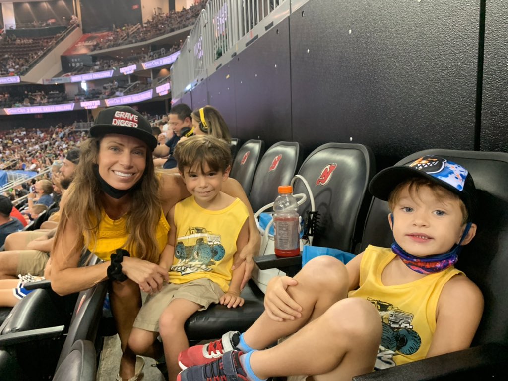 JillNicolini's tweet image. We love 💛 💛💛 @MonsterJam 👏 so happy it came 🏡 again to @PruCenter @bmlpr see#scoobydoo 🐕 #gravedigger ☠️ #mohawkwarrior #saigonshaker #monsterenergy #badnewstravelsfastmonstertruck