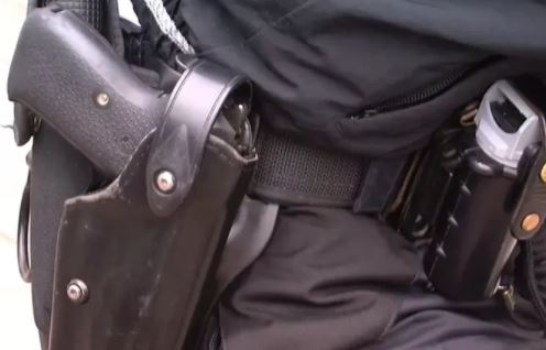 Commotie in Beckum door gemaskerde man met vuurwapen: ‘Bleek om een speurtocht te gaan'