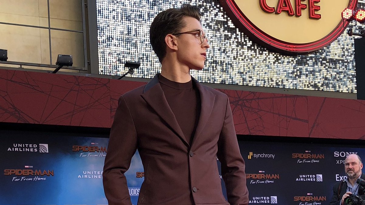RT @tomdayarchive: tom holland and zendaya served us looks during the spider-man far from home premiere https://t.co/lzHSDV4htT