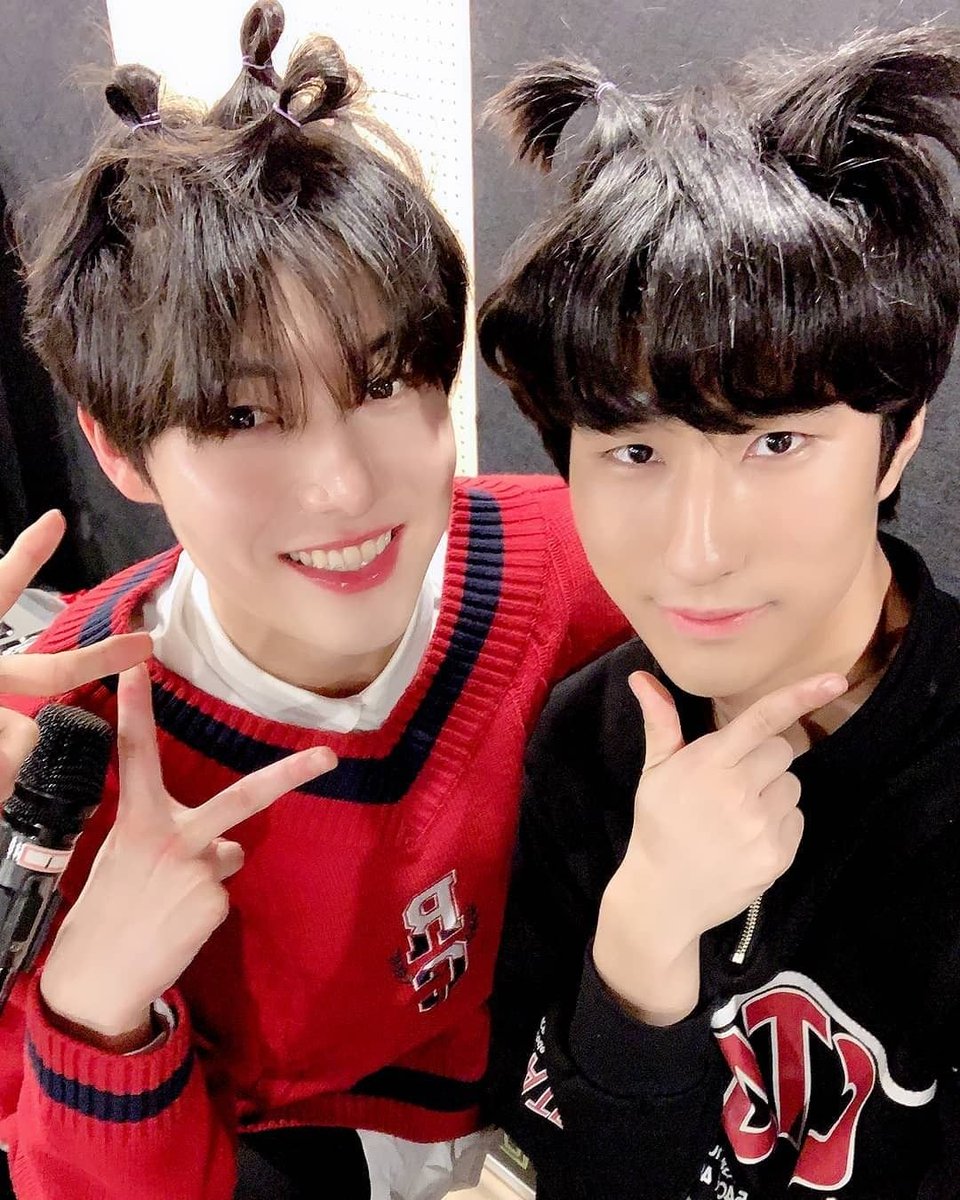 hahaharins's tweet photo. happy birthday to our yonghoon who has the voice of an angel!! 🥳🎉

harin - and yonghoon! - reminds you that they love you and hopes you'll have a good day today~ 💚❤️

#0817_YONGHOON_DAY
#명적인_용훈_필연적인_하루
#GENIUS_VOCAL_YONGHOON_DAY 
#ONEWE #원위 @official_ONEWE https://t.co/sPEpDPkoqI