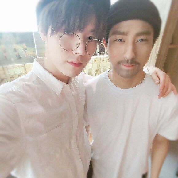 hahaharins's tweet photo. happy birthday to our yonghoon who has the voice of an angel!! 🥳🎉

harin - and yonghoon! - reminds you that they love you and hopes you'll have a good day today~ 💚❤️

#0817_YONGHOON_DAY
#명적인_용훈_필연적인_하루
#GENIUS_VOCAL_YONGHOON_DAY 
#ONEWE #원위 @official_ONEWE https://t.co/sPEpDPkoqI