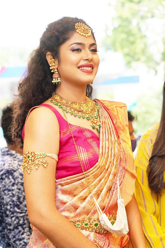 heyAndhra_com's tweet photo. Faria Abdullah Latest Stills
#Actress #TollywoodActress #FariaAbdullah #Gallery #HeyAndhra
Full Album : https://t.co/092g1m6zyS https://t.co/5vqkgBIbgu
