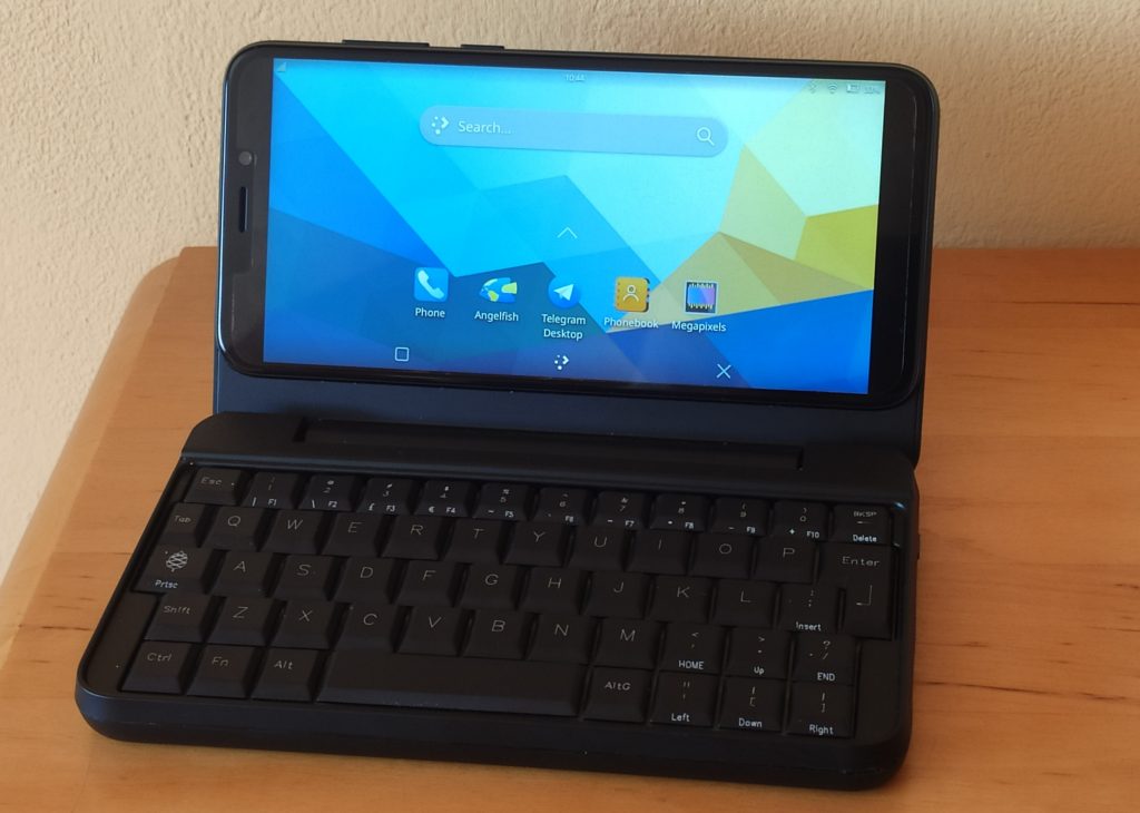 kdecommunity's tweet photo. Anyone fancy a KDE-based, classic-style, PDA? PinePhone + PinePhone Keyboard + #PlasmaMobile.

https://t.co/QWOTsYkGoR https://t.co/EDHqKGmfSd