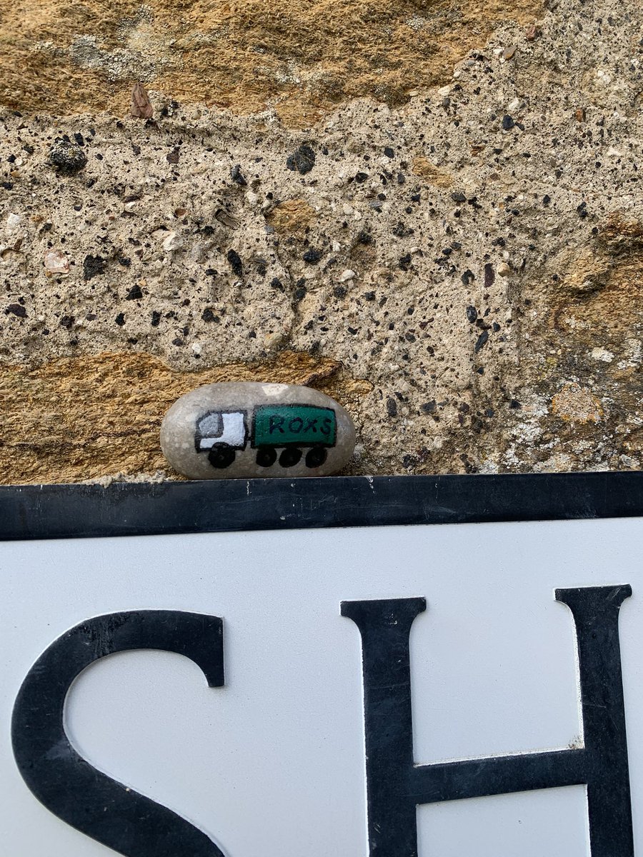 rhubarb2rhubarb's tweet photo. Loved finding this little piece of artwork #ROXS but no idea who to say thank you to! @MontacuteWI @nationaltrust #Montacute #Somerset https://t.co/9kji7XbSyr