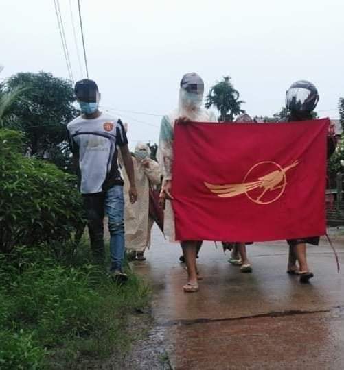 MyintAnna's tweet photo. Evening marching strike in opposition of the Military dictatorship was staged by youths from main strike of Auk Yephyu Village, Laung Lone Township, Dawei.

#RecognizeNUG
#Aug16Coup
#WhatsHappeningInMyanmar https://t.co/2uYC6na2an
