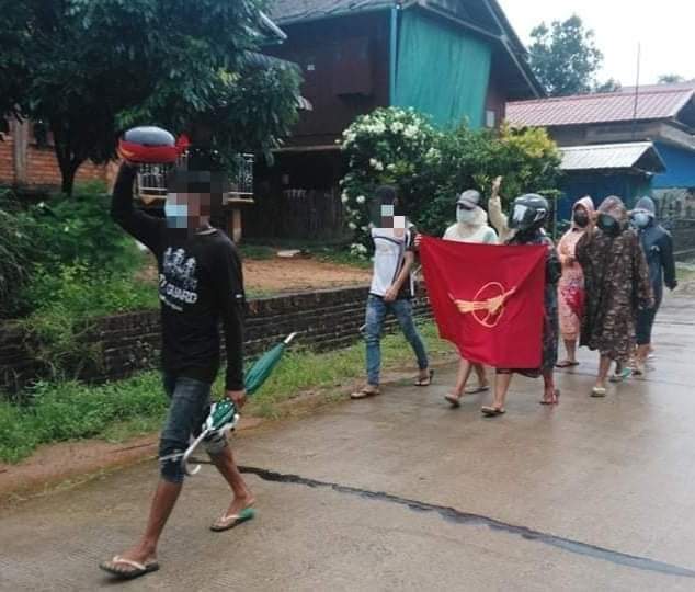 MyintAnna's tweet photo. Evening marching strike in opposition of the Military dictatorship was staged by youths from main strike of Auk Yephyu Village, Laung Lone Township, Dawei.

#RecognizeNUG
#Aug16Coup
#WhatsHappeningInMyanmar https://t.co/2uYC6na2an