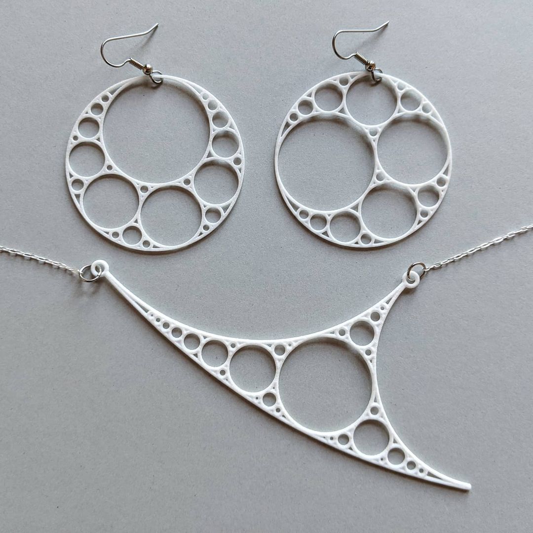 SciArtInitiativ's tweet image. Work by @mathzorro Christopher Hanusa, mathematical artist.. Designing generative jewelry using Mathematica and 3D printed by Shapeways. 🤩🤩