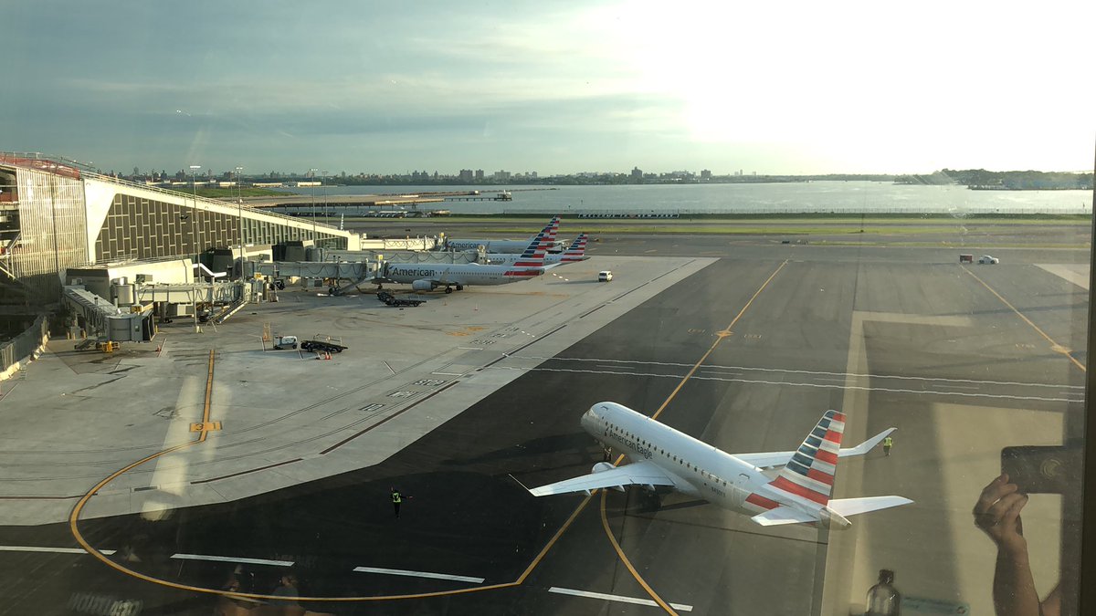 JeanClancy6's tweet photo. Loving the new LaGuardia! https://t.co/54uOGgcSbq
