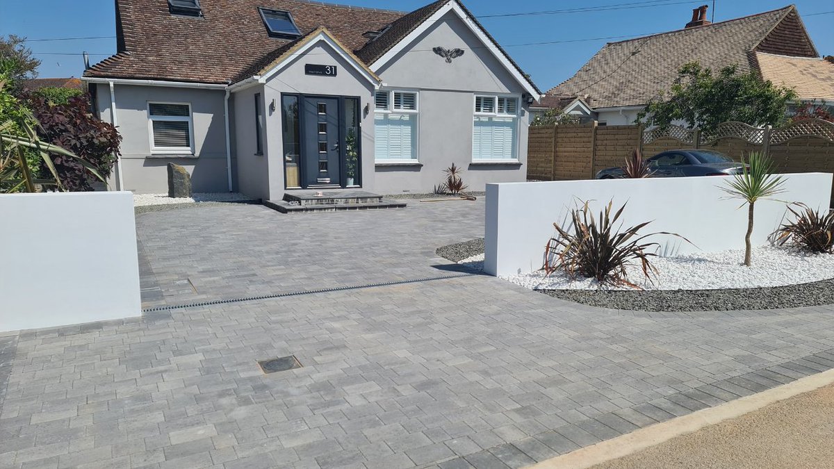 Posts_by_Brett's tweet photo. Stunning driveway transformation by A &amp; M Paving Contractors Ltd 🤩 This space was once overgrown and unused, but now it has a bright, mediterranean feel to it! Featuring our Beta Block Paving in Silver Haze. Discover the range at: https://t.co/ODLHlmsbSH #brettapproved #driveway https://t.co/uX5P1JkLGK