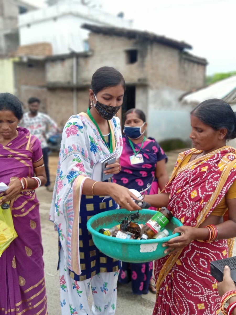 dudasonepur's tweet photo. Awareness-cum-collection for E-waste &amp; domestic hazardous waste through Swachh Satis, Supervisors at urban areas of Subarnapur District. @DM_Subarnapur @HUDDeptOdisha https://t.co/KKXM7i03tL
