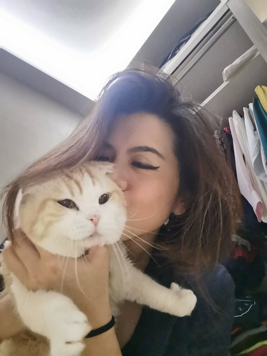 nzranasr's tweet image. Timeline cleanse.
This is my ah boy named Ah Kam. As you can see, he doesn't like being hugged.