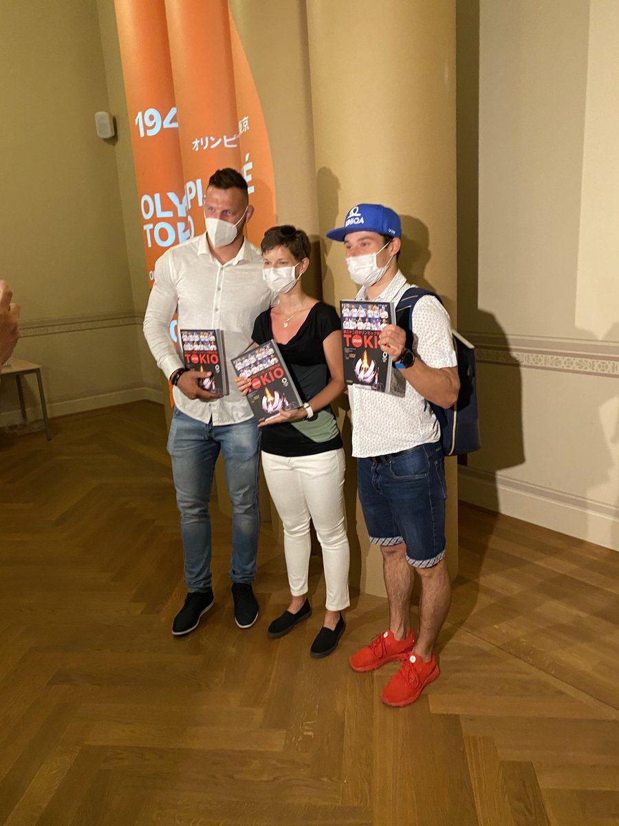 Pokřtěno🥂👏. #Tokio2020, texty ⁦⁦<a href="/jhvitvar/">Jan H. Vitvar</a>, 📸⁩⁦<a href="/BarboraReichova/">Barbora Reichova</a>⁩, ⁦<a href="/olympijskytym/">Český olympijský tým</a>⁩.