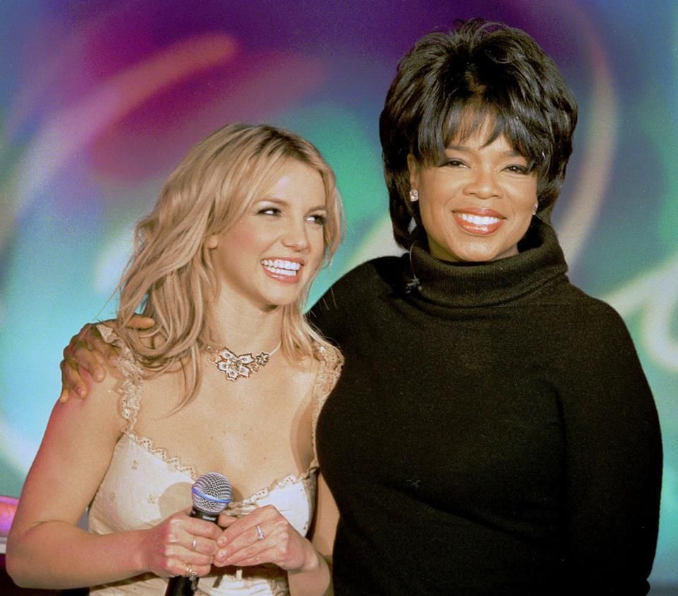BritneySSpain's tweet photo. ¡BOMBAZO! 💥

Según una fuente cercana, Britney está considerando sentarse junto con Oprah para hablar de todo lo ocurrido en su tutela, además, su abogado, Matthew Rosengart, apoya la idea #FreeBritney https://t.co/XcrAHicCxJ