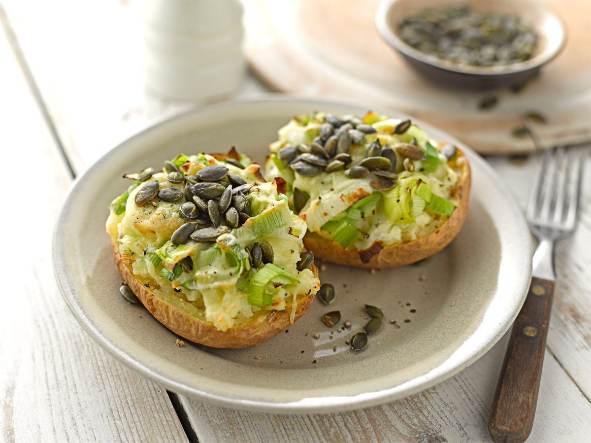 vegsoc's tweet photo. Fat is an important source of energy. It protects the body against heat loss, helps to take in vitamins A, D and E, and is an important part of the brain. Find out more https://t.co/ylpogNp5UV #NutritionKnowhow #HealthyEating https://t.co/50z19Qt0KA