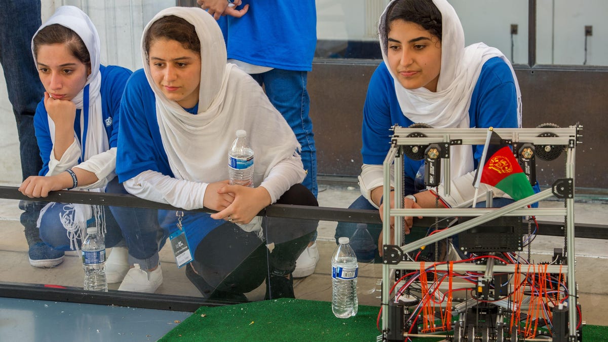 Afghanistan's All-Girls Robotics Team Desperate to Escape Country as Taliban Takes Control: Report dlvr.it/S5kgj7