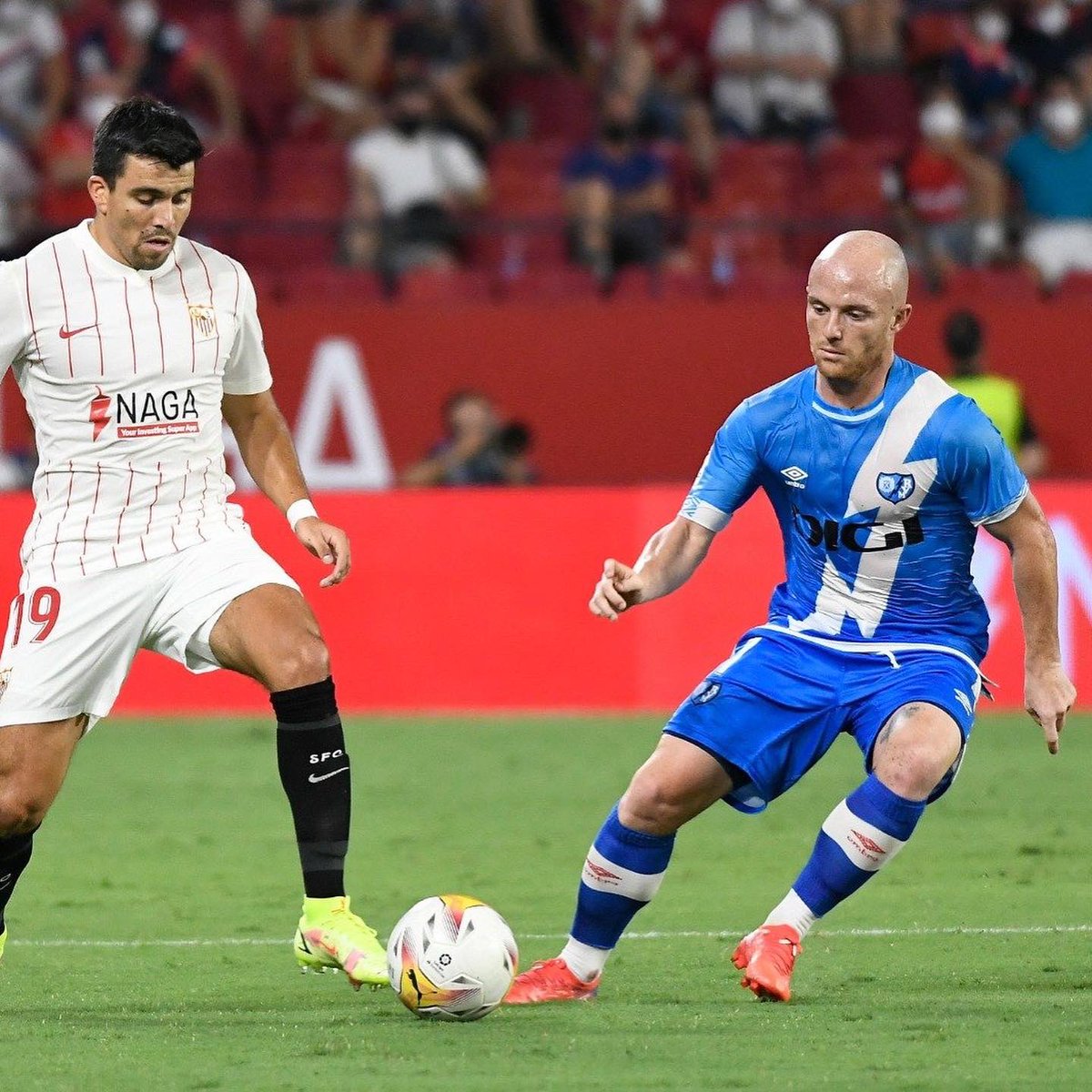Isinhho's tweet photo. A pesar de la derrota estoy muy feliz por mi debut en 1ª división. Afortunado de tener los compañeros que tengo por el gran trabajo que hicimos a pesar de las circunstancias. 
¡Gracias a todos los que habéis hecho todo esto posible! 
¡VAMOS @RayoVallecano ! https://t.co/6YV6Zwa2kA