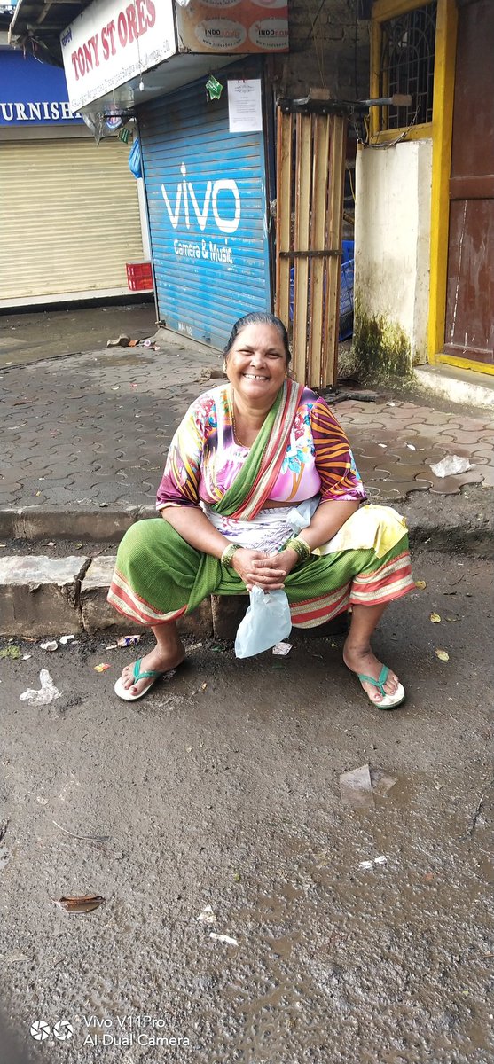 firozeshakir's tweet photo. Two years ago before the #pandemic #lockdown these #EastIndian #Kolis came by train from #Uttan to sell fish in #Bandra #WarodaRoad .
Not seen them ever since . https://t.co/oF5pN6yuzd