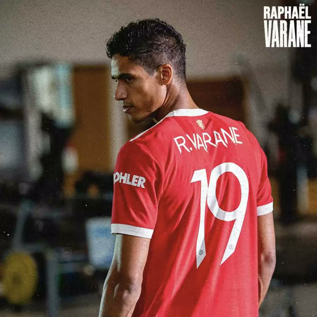 UtdIndonesiaBDG's tweet photo. Jersey musim ini lebih bagus yang home, away, atau third? Atau udah ada yang beli? #VaraneisRed https://t.co/xBXZ1I4Ana