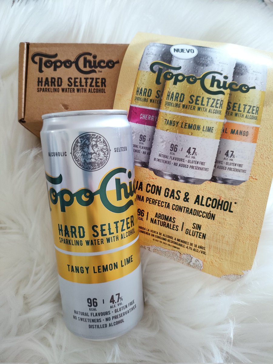NotALittleWitch's tweet photo. Hoy voy a probar #topochico agua con gas con alcohol. Cortesía de @CocaCola_es y #correossampling https://t.co/Bh4cL7J8eV