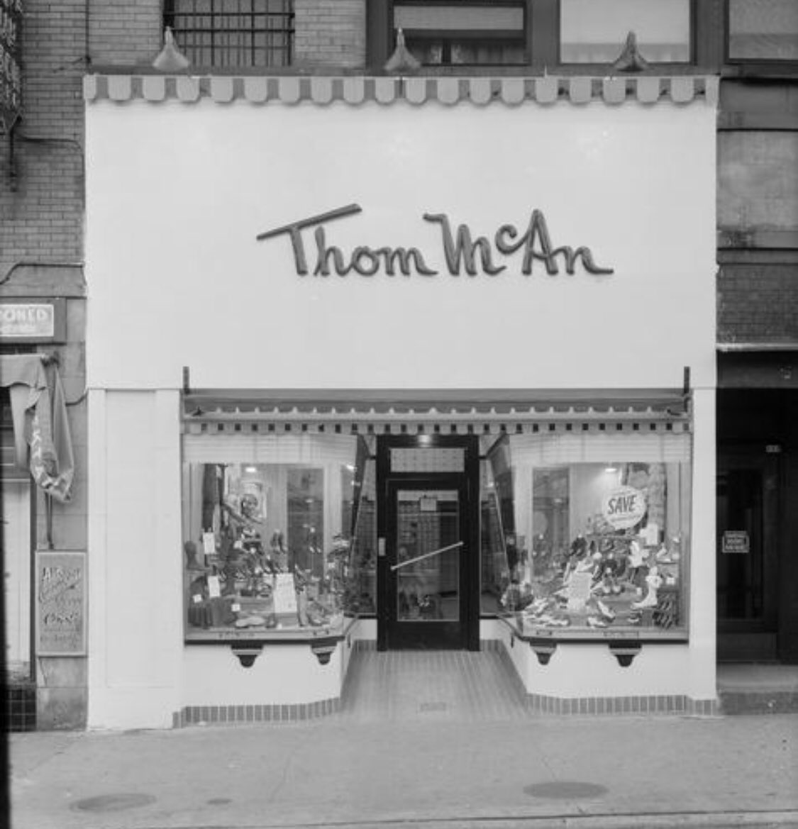 MessiMayra's tweet photo. @lemonmartinis My first job in high school was at Thom McAn. https://t.co/zKu8cBqChH