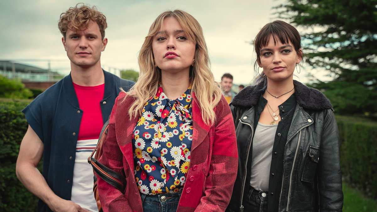 NetflixBrasil's tweet photo. Vocês: bom dia!
Eu: fotos inéditas da terceira temporada de Sex Education. 
Chega dia 17 de setembro. ❤️ https://t.co/uw2sFJBEFx