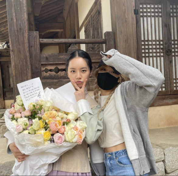 iconickpopfship's tweet photo. Blackpink's Rose and Girls' Day's Hyeri https://t.co/0BUFHYKtYn