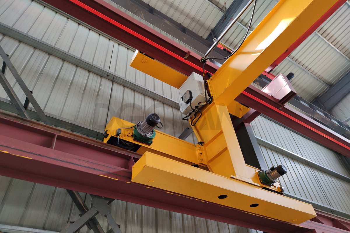 DGCRANES's tweet image. Wall travelling #JibCrane provides long lateral movement of materials without taking up floor space or interfering with large overhead cranes.

#DGCRANE #JibHoist  #CantileverCrane  #WallCrane #productivity #manufacturing #industrial  #crane