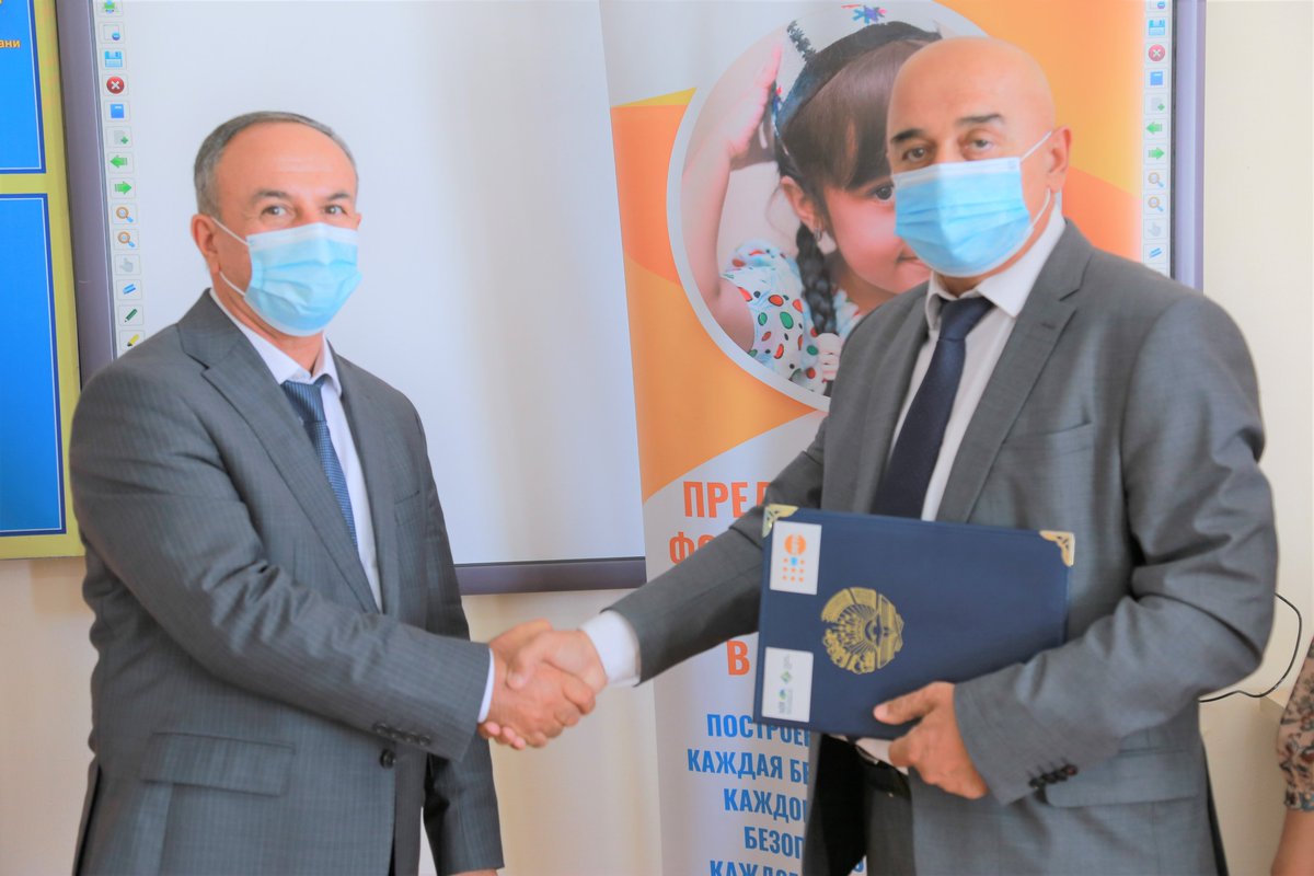 UNFPATajikistan's tweet image. #UNFPATajikistan and #IslamicDevelopmentBank #IsDB handed over furniture and air conditions to equip obstetric department of medical colleagues of Danghara and Kulob in the framework of the joint Project - Improvement of maternal and child health services in districts of Khatlon.