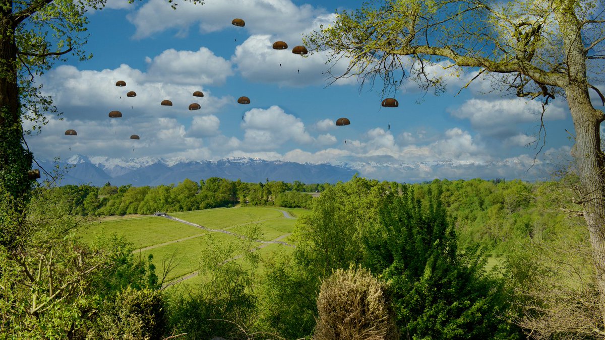 HighComArmor's tweet photo. Celebrating National Airborne Day! Honoring the US Airborne Forces and the first parachute jump of members of the US Army Parachute Test Platoon on August 16, 1940. #nationalairborneday #usairborneforces #paratroopers #usarmy #airbornetroops #eliteoftheelite #highcomarmor https://t.co/nrWdhgpXjG