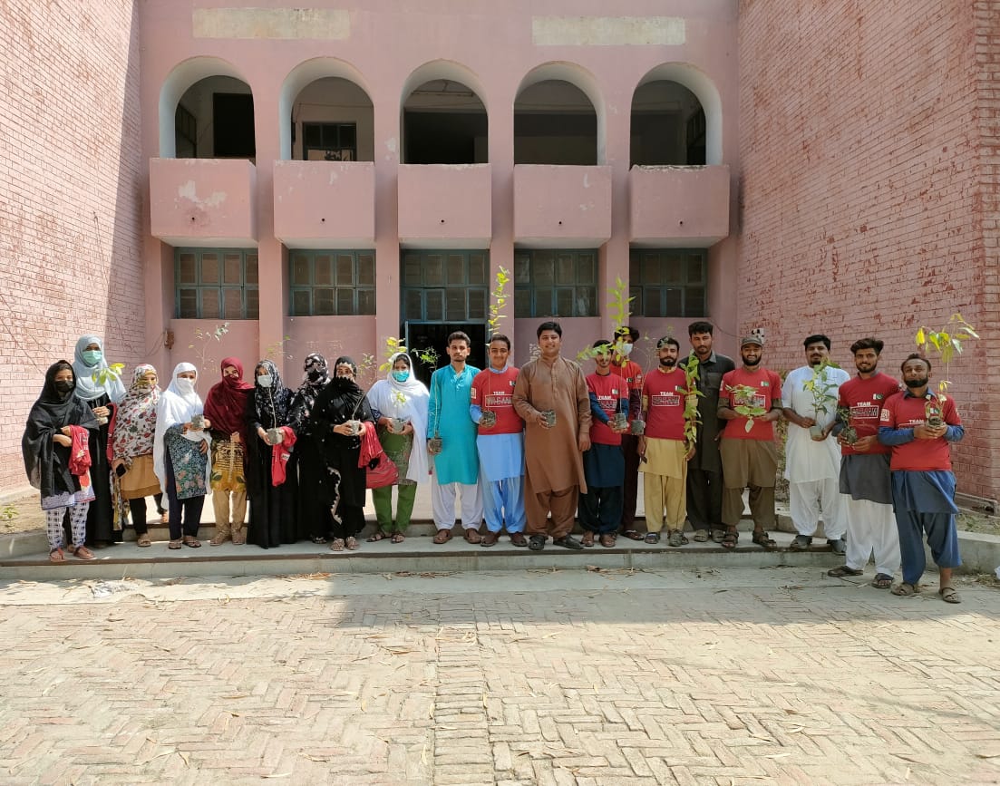 TeamSA_Official's tweet photo. سید اقرارالحسن کی جانب سے وطن عزیز کی سرزمین پر ایک کروڑ چالیس لاکھ پودے لگانے کے اعلان پرٹیم سرعام لیہ نے لبیک کہا جس میں اج ٹیم سرعام لیہ کے جانبازوں اور گرلز ونگ نے گورنمنٹ کالج اف ٹیکنالوجی لیہ شجرکاری کی انشااللہ جلد اس ہدف کو پورا کیا جاے گا 
@iqrarulhassan https://t.co/WUdv0OCWPe