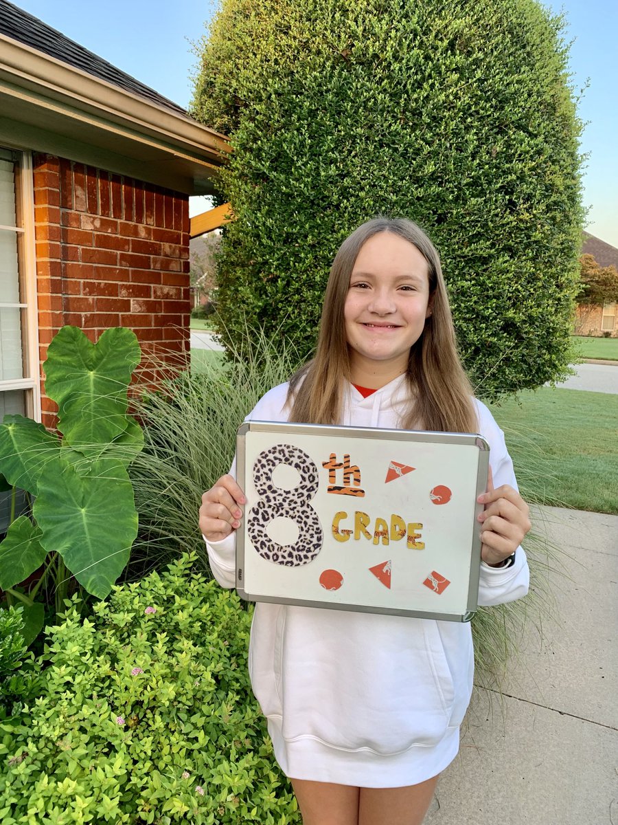 tina_besse's tweet photo. First day, 8th grade #PointersPressOn https://t.co/Z3zTlmAPJw