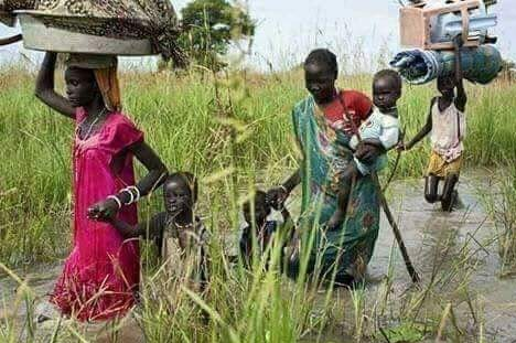 OCHASouthSudan's tweet photo. Women &amp; children affected by floods in Rubkono County, #SouthSudan.

The most vulnerable people have contributed least to the global climate emergency but are hit the hardest.

For #WorldHumanitarianDay, let’s race to place their needs front and centre. Join #TheHumanRace. https://t.co/q4SLN5I6eX