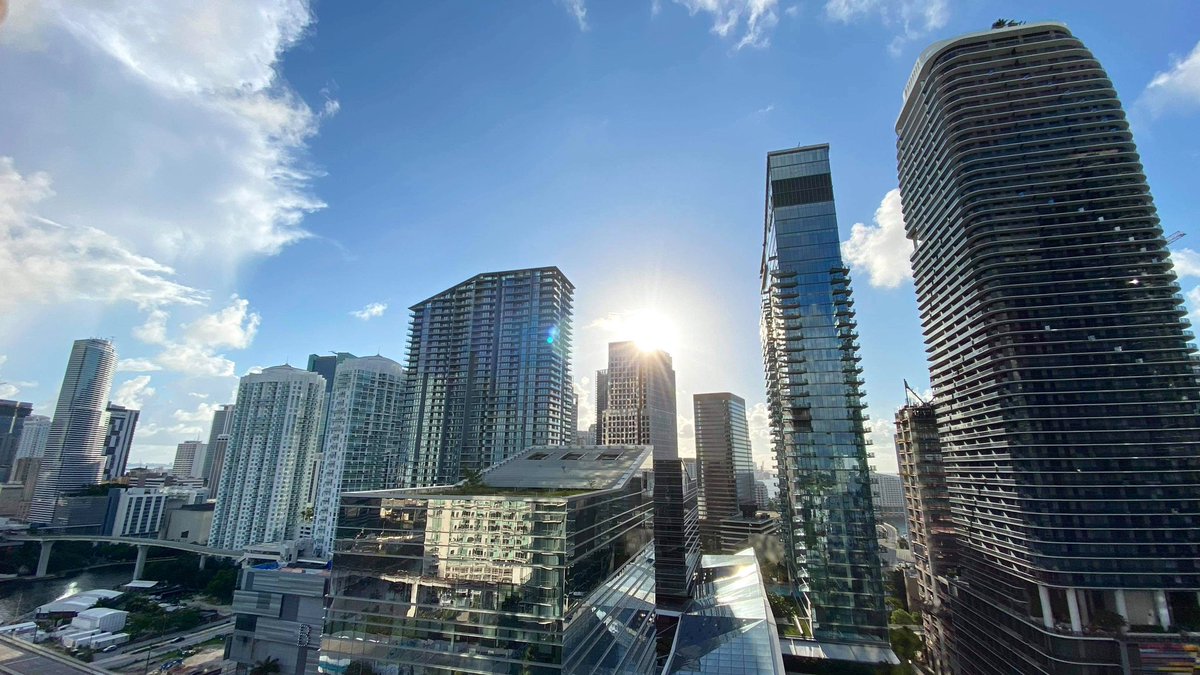 CityofMiami's tweet photo. It’s a beautiful morning 🤩 Happy Monday, Miami! https://t.co/DpxLlfeZ5C