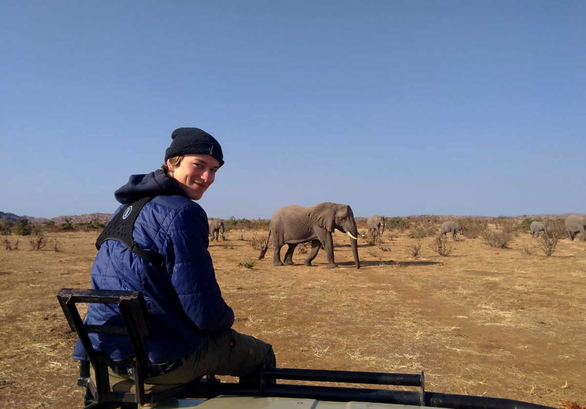 EcoTraining's tweet photo. One of the great experiences out in the field while doing the #ProfessionalFieldGuide course, crossing pathways with an #ElephantHerd in #Mashatu #Botswana
📷 Sean Robertson

For more information about our 1-year PFG course: https://t.co/KxYM1m5QSu https://t.co/P2JsbHxQ2Q