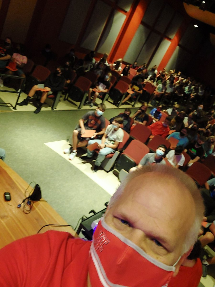 DixieHeightsHS's tweet photo. Class of 2025 is in the house! Camp Dixie is under way and we are excited for all of our 9th grade students to begin the year in person at Dixie. #campdixie #ownyoureducation #purpose #greatdayatdixie #colonelpride https://t.co/mShRku3CSu