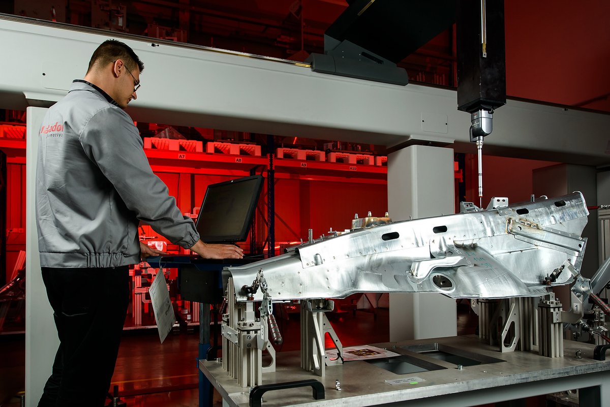 GroupMatador's tweet photo. To ensure the highest precision of processed components, we regularly conduct laser compensation inspections of the machines and their tools. This way we make sure that every project is completed with top class accuracy that exactly meets your requirements. #engineering #machine https://t.co/OET2WCHtup