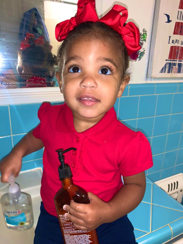 meeggg____'s tweet photo. First day of little kid school 📚📒✏️🖍 https://t.co/QOPVu7EjUk