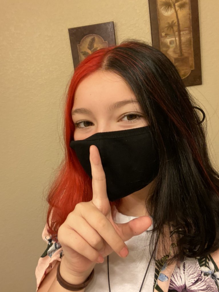 _ClementineSun_'s tweet photo. ahhh taking these in pure panic of having to go to school #secrettwtselfieday #secrettwt https://t.co/JOvO85eMmq