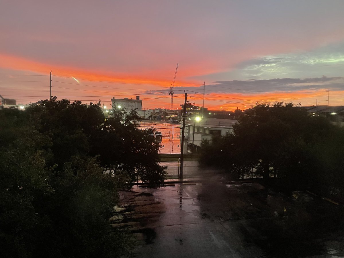 BrettLem's tweet photo. Even in rain and darkness, peace and beauty can be found.  #inthemoment https://t.co/2vQln6Rg4z