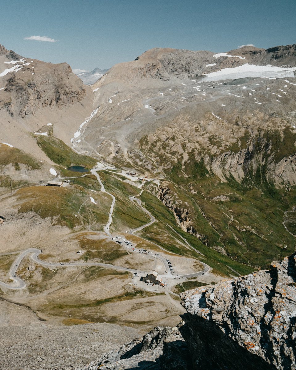 valdisere's tweet photo. 🚴 Col de l'Iseran - 2 764 m
Qui a déjà réussi à dompter le plus haut col routier de toutes les Alpes à vélo ?
#coldeliseran #colroutier #valdisere #alpes https://t.co/VDAhLP5GEw