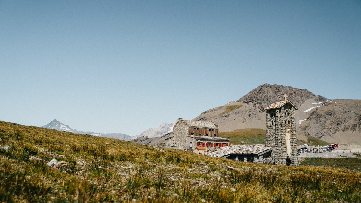 valdisere's tweet photo. 🚴 Col de l'Iseran - 2 764 m
Qui a déjà réussi à dompter le plus haut col routier de toutes les Alpes à vélo ?
#coldeliseran #colroutier #valdisere #alpes https://t.co/VDAhLP5GEw
