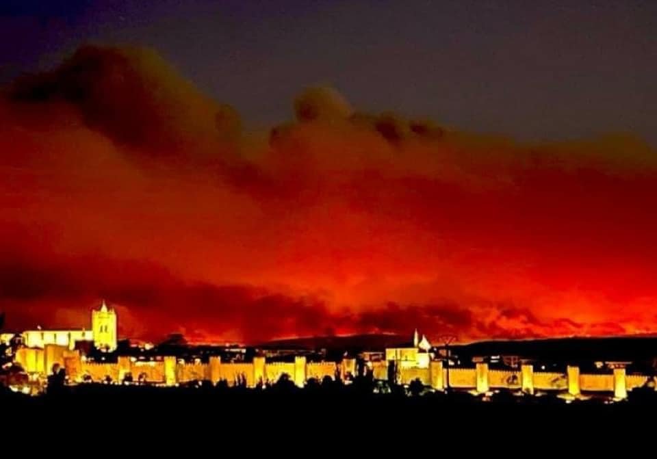 AdoptaK's tweet image. Hoy no nos sale publicar perros felices😢
Todas nuestras fuerzas para los efectivos que estáis trabajando en las labores de extinción👩🏼‍🚒👨🏻‍🚒🧑🏽‍🚒💪🏾
#FuerzaAvila
#AvilaNoTeRindas