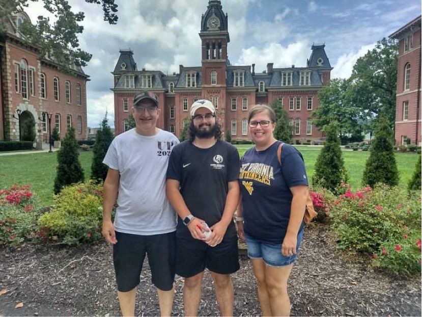 yooper24's tweet photo. Saturday move in day was a success at @WestVirginiaU. Thank you to the staff and volunteers for all the help! #LetsGo #college #WestVirginia #yooper https://t.co/ZIzdhwY6cP