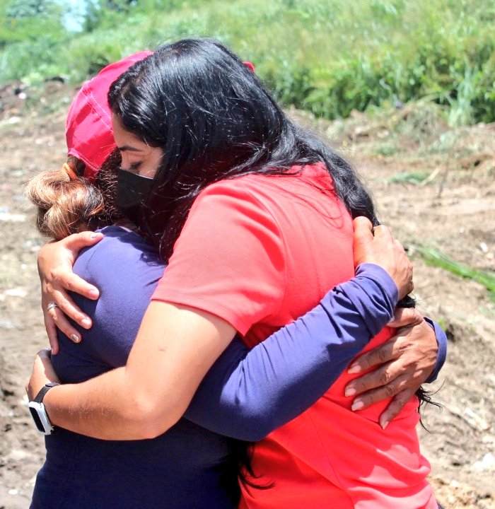 johanitakenpo's tweet photo. #16Ago | Se trata de vernos, reconocernos y abrazarnos en este camino que transitamos siempre de la mano de nuestra gente. Desde #Mariño les deseo un extraordinario inicio de semana. ¡Dios bendiga a mi querido pueblo! #VictoriasParaLaPatria https://t.co/LBnwGgWBzh